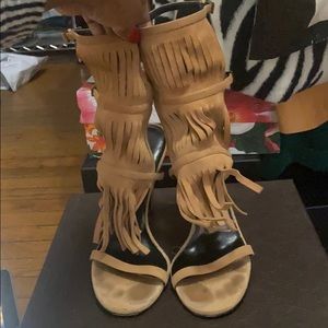 Gucci sandals comes with box . Size 37